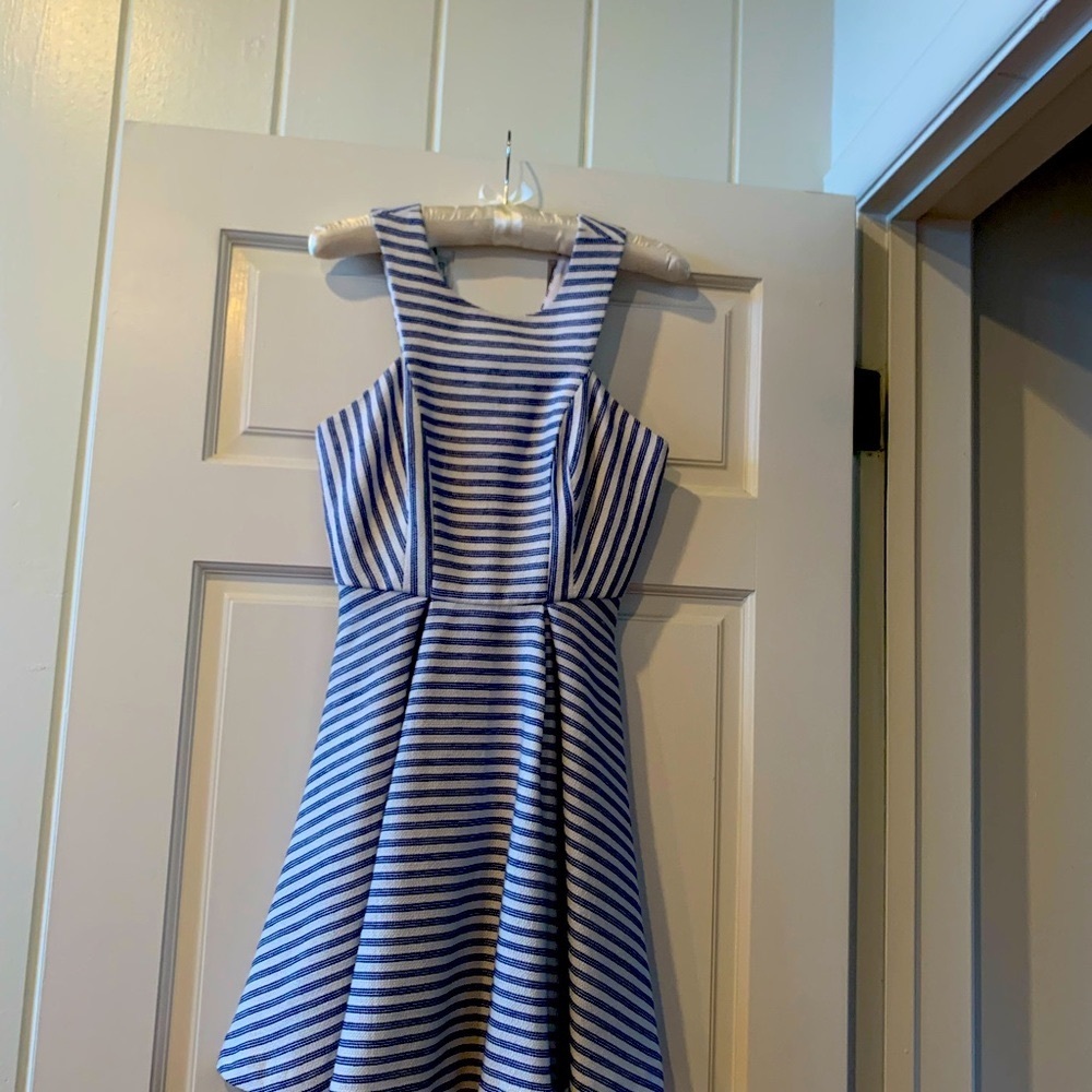 EUC Fabulous BCBG Sleeveless Summer Dress Navy and Ivory Stripe  size 0